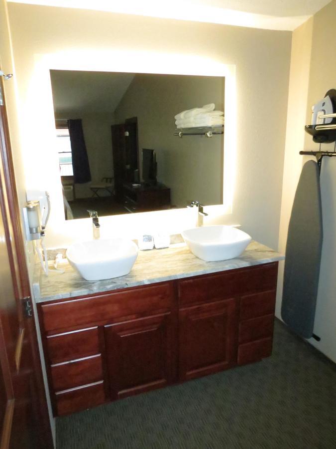 Edgewater Hotel And Suites Put-in-Bay Exterior foto