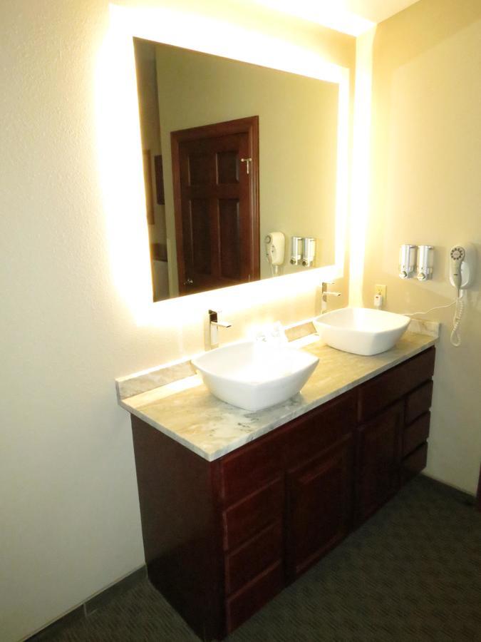 Edgewater Hotel And Suites Put-in-Bay Exterior foto